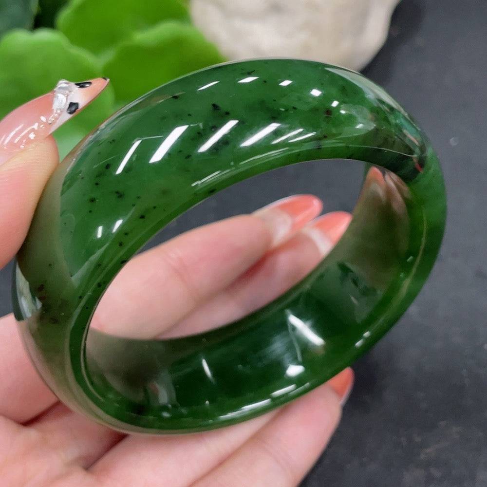 Huiliu Green Jade Round Bracelet made of genuine Hetian Jade, featuring smooth polished beads on a string.