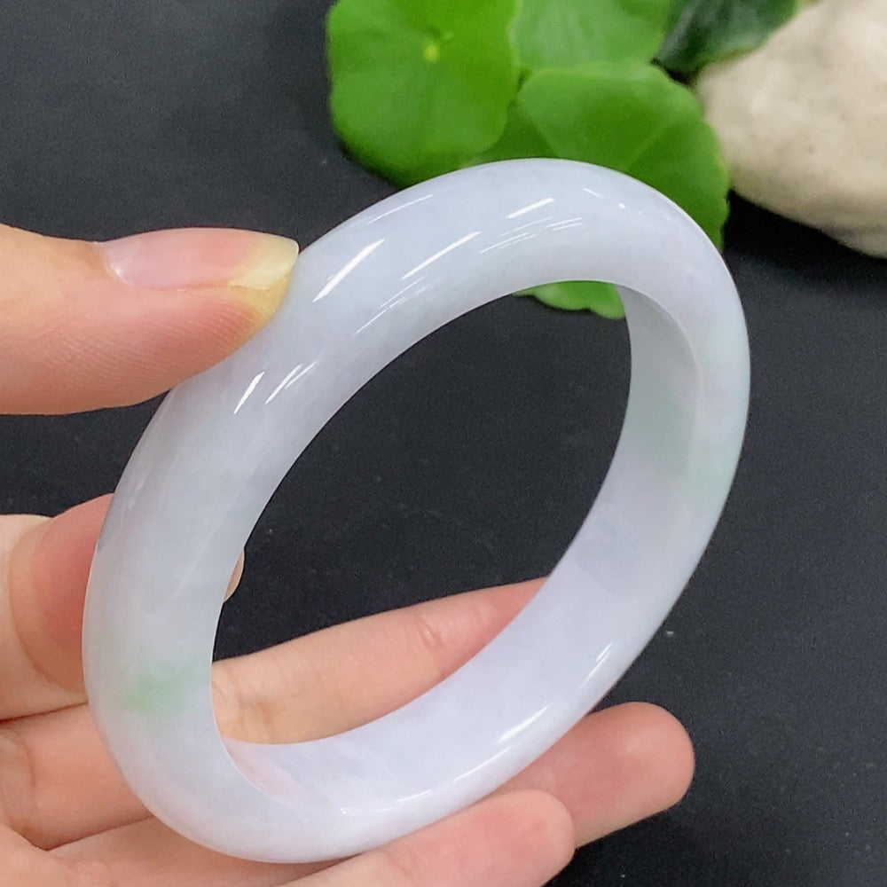 HKHQ jadeite round bangle bracelet, size 59.6, weighing 67.54g, featuring smooth, polished jadeite in a classic circular design.