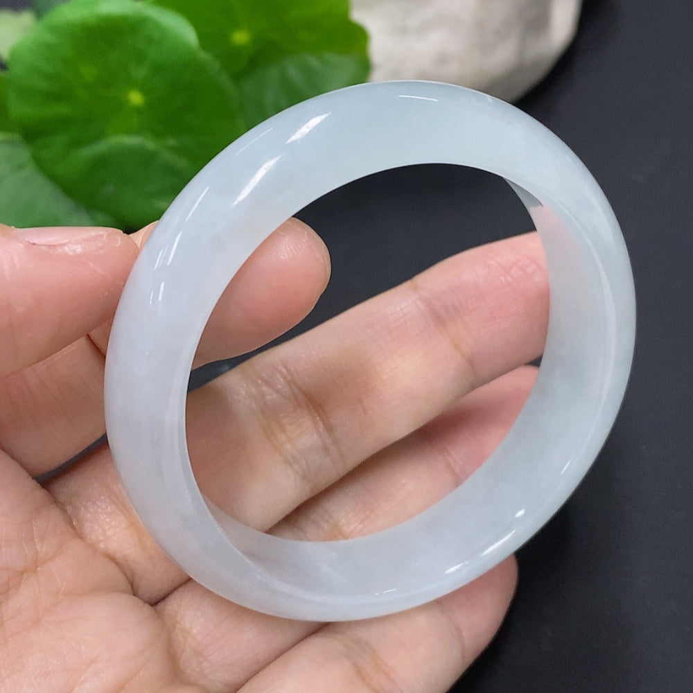 Huiliu Jadeite Concubine bracelet with 47.8 cm length, featuring smooth green jade beads, certified by Huiliu HQ.