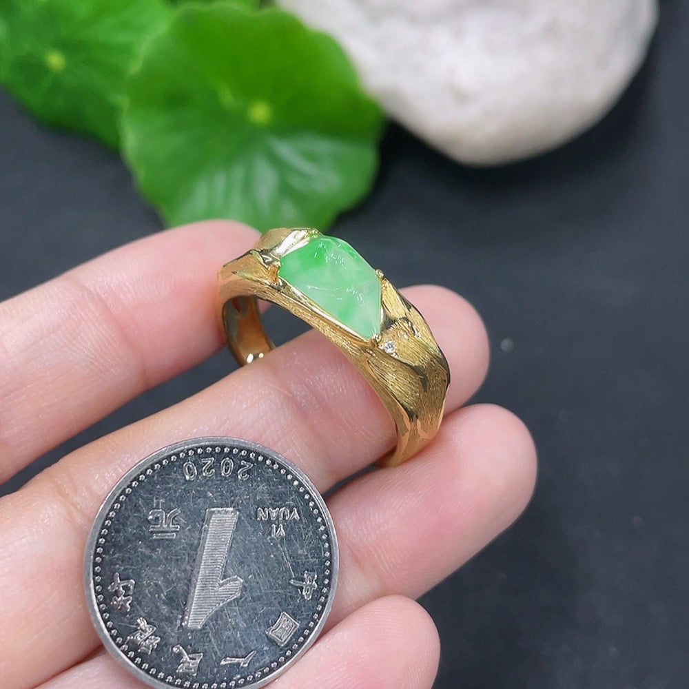 Jadeite inlaid ring 18k with diamond size 25 total weight approx. 3.64g