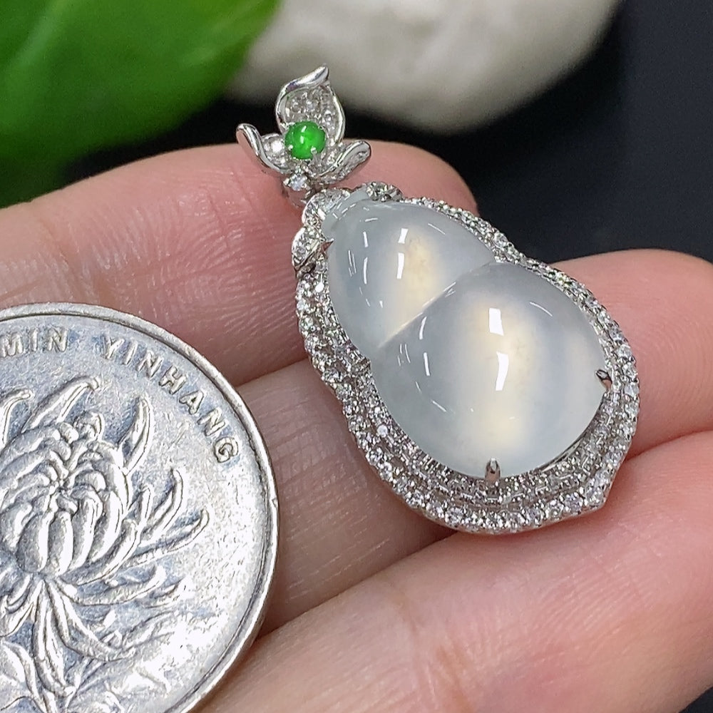 Jadeite Gourd Pendant with 18K Gold, Total Weight Approx. 4.1g (Accented with Diamonds)