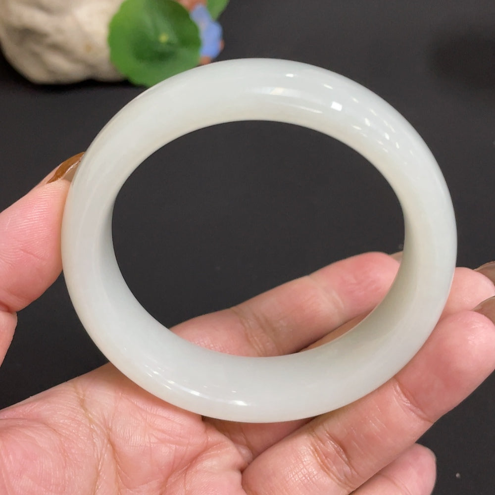 HUILIU HQ Hetian jade round bracelet, size 60.9 with approximately 90.5g weight, showcasing smooth polished jade beads.