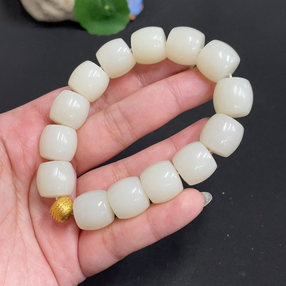 Hetian jade bracelet with 14.8mm jade beads, 18k gold accents, weight 83g, no hallmark, by HUILIU HQ.