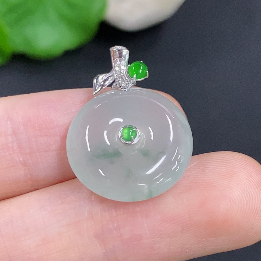 Jadeite safety buckle jewelry with 18K gold clasp and diamond accents, elegant and luxurious accessory from HKHQ.