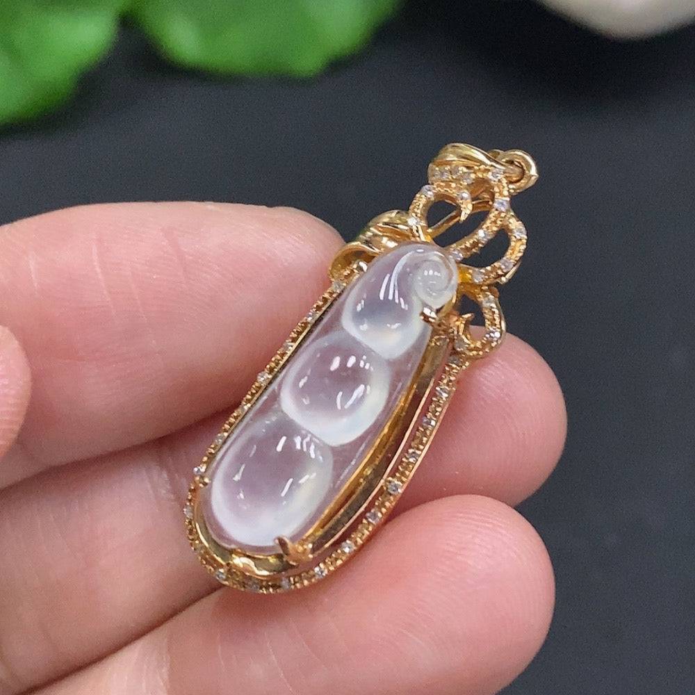 Jadeite lucky bean pendant with 18k gold accents and diamond details, crafted by HUILIU HQ, weighing approximately 3.7 grams.