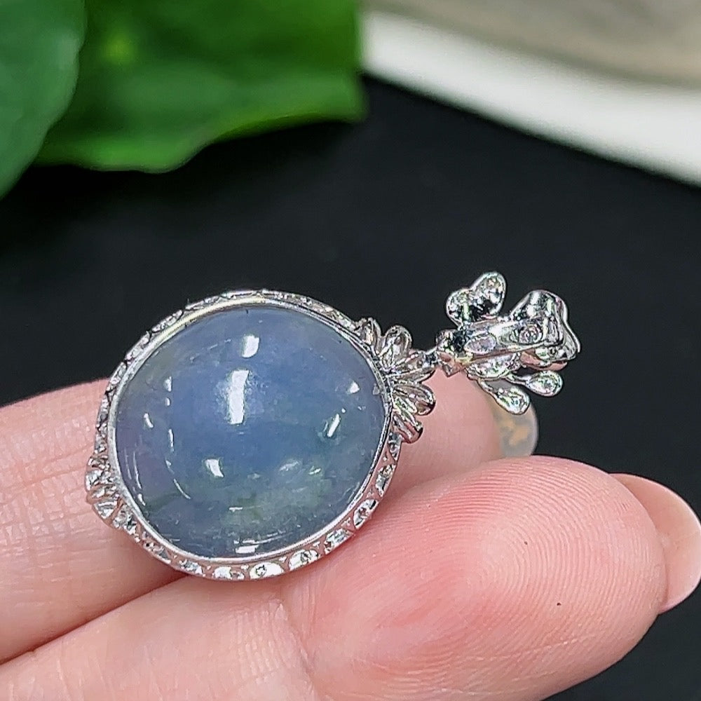 Jadeite cabochon pendant with 18k gold setting and four non-diamond accents, weight 5.45g, crafted by HKHQ.