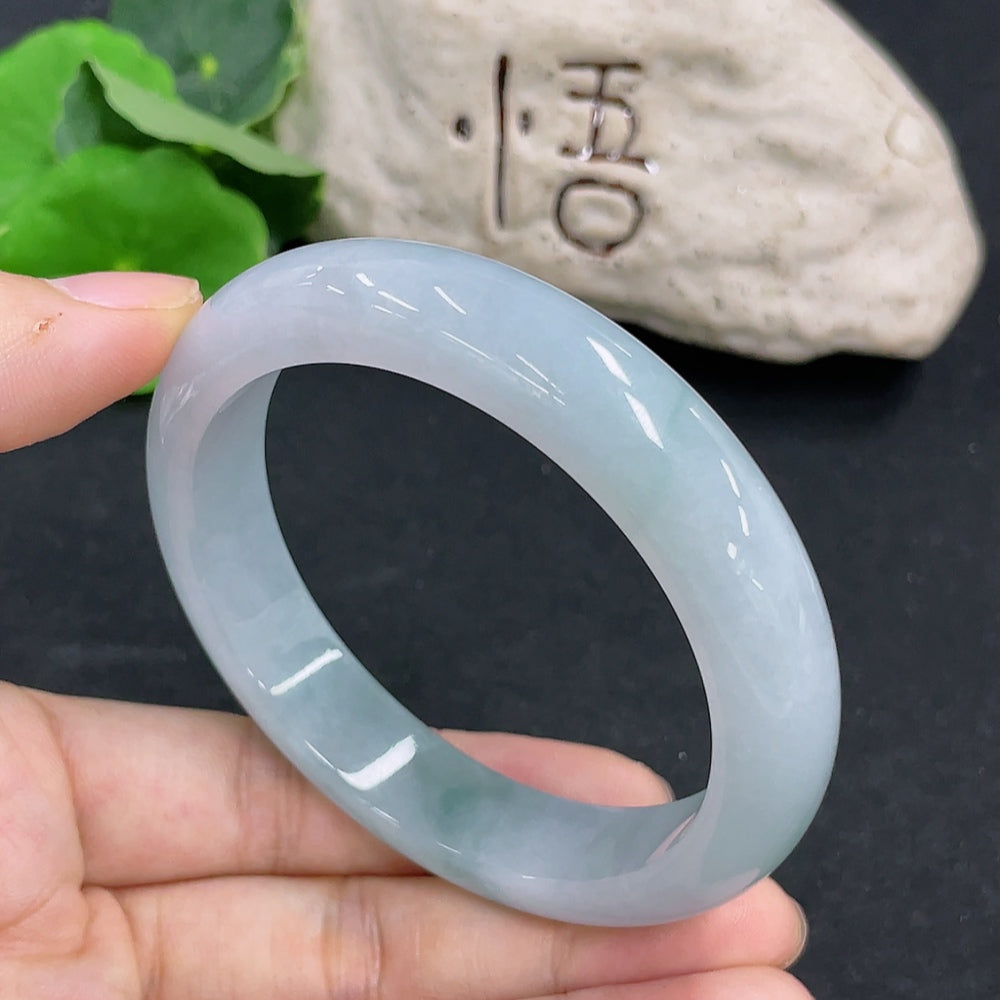 Jadeite round bracelet with approximate weight of 63.2g and size 58.3, featuring smooth jadeite beads strung together.