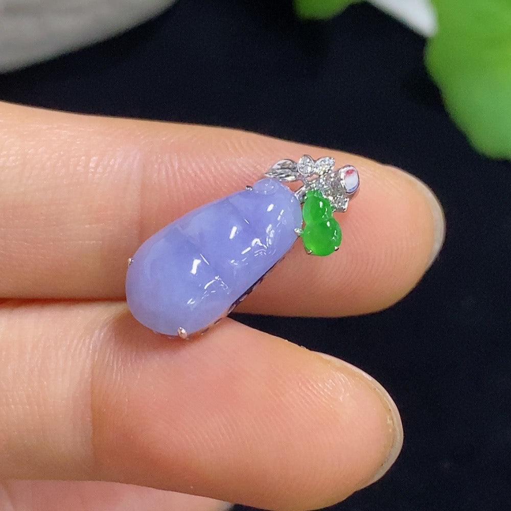 Jadeite Bean Pendant with 18K Gold and Diamond Accents, Total Weight Approximately 1.4g