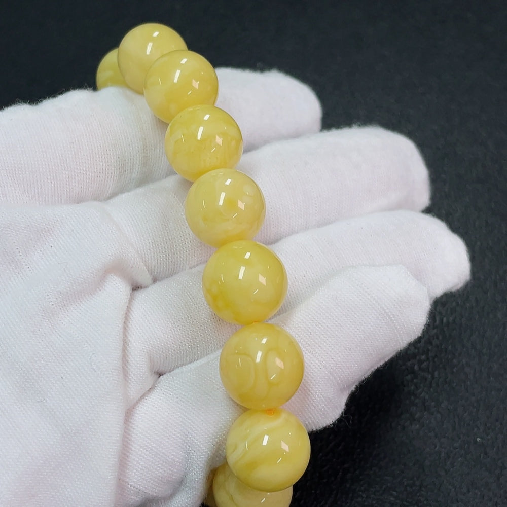 Amber Beeswax Bracelet, Total Weight Approx. 20.37g, Size About 13.1mm
