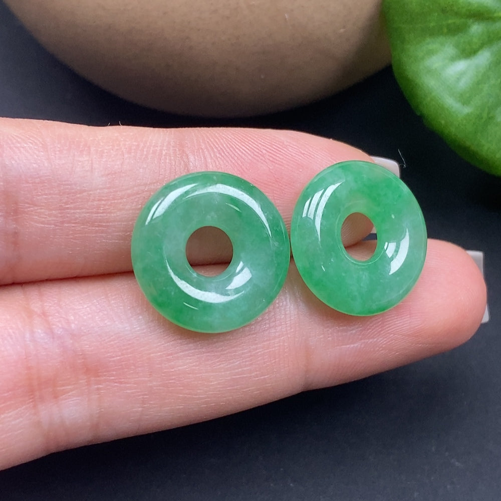 Jadeite pendant and safety buckle set from HKHQ, featuring a 4g jade jadeite jewelry piece with intricate design details.