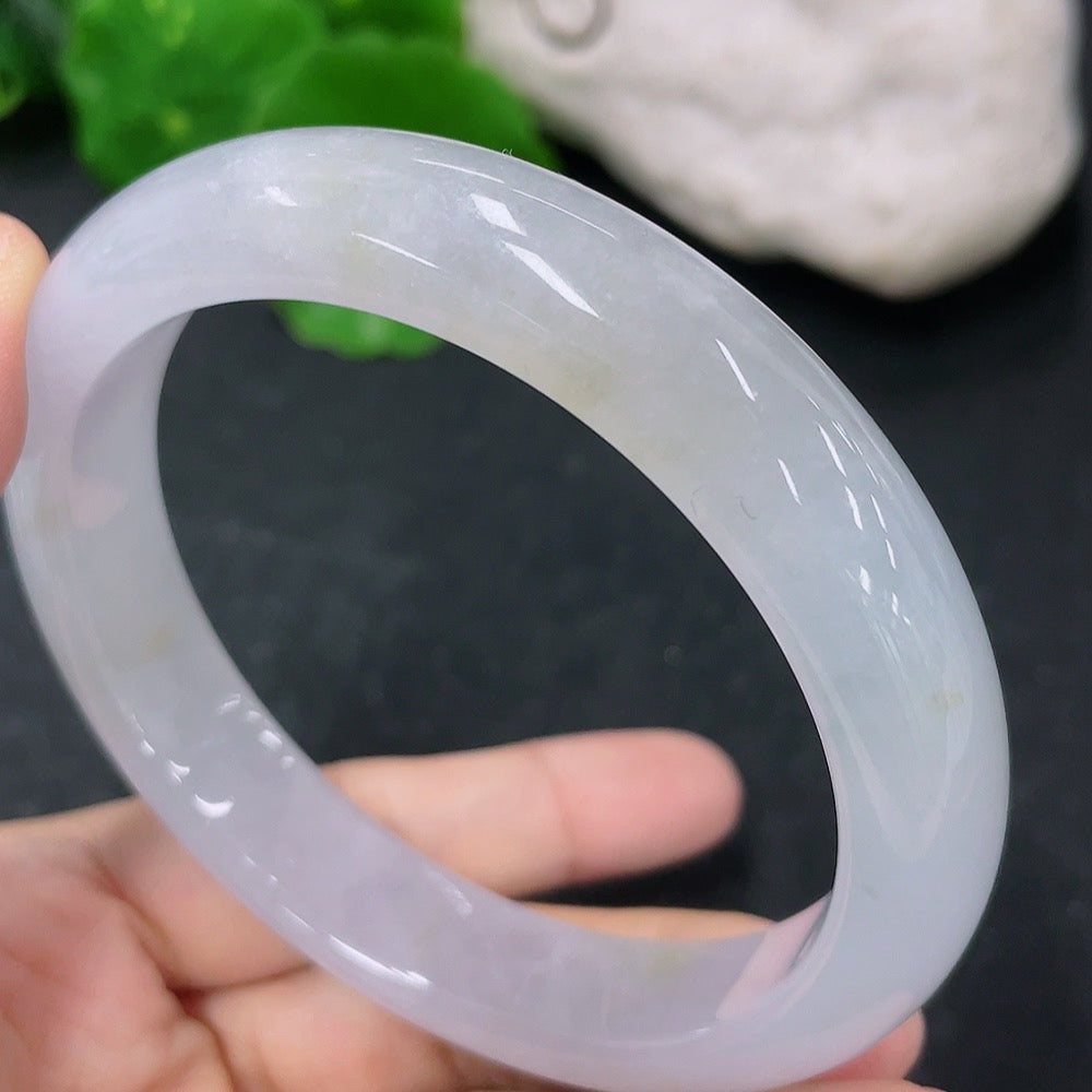HKHQ jadeite round bangle, size 59, 58.16g, showcasing smooth polished jadeite with a glossy finish.