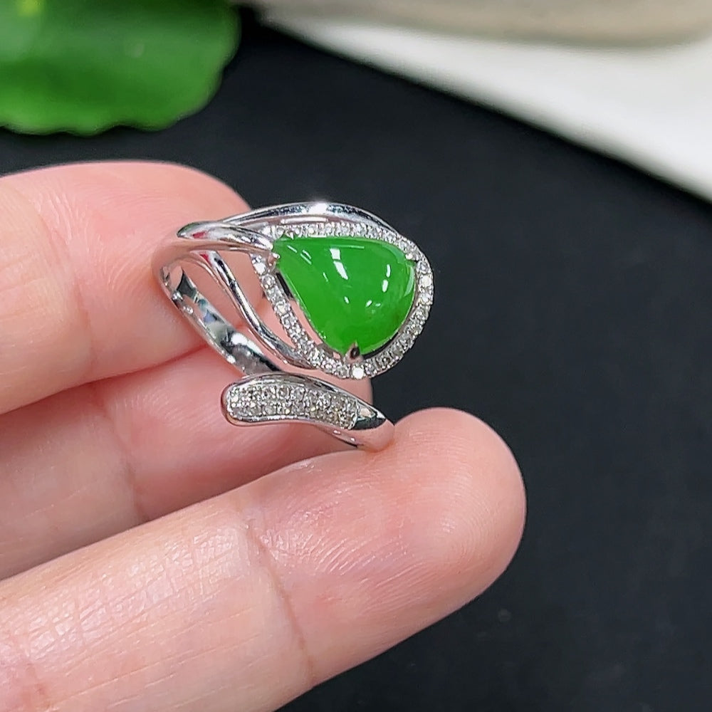 Jadeite inlaid ring18K gold (with diamond accents)