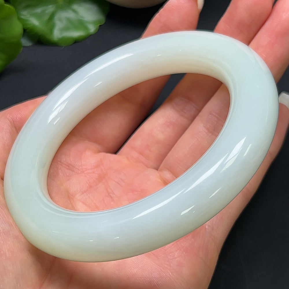 HKHQ Hetian Jade round bangle with size 61.5 and 96.73g, featuring smooth polished surface and rich jade color.
