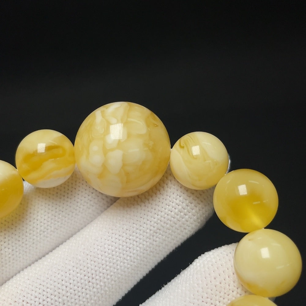 Amber and Beeswax Bracelet, Total Weight Approximately 20g, Size 11.9-20.6mm