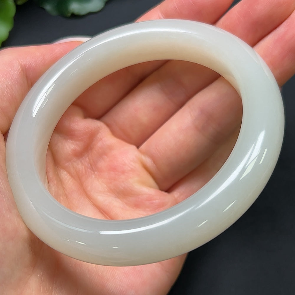 HKHQ Hetian Jade round bracelet with 58.9mm diameter, weighing approximately 67.83g, featuring smooth, polished jade stones.