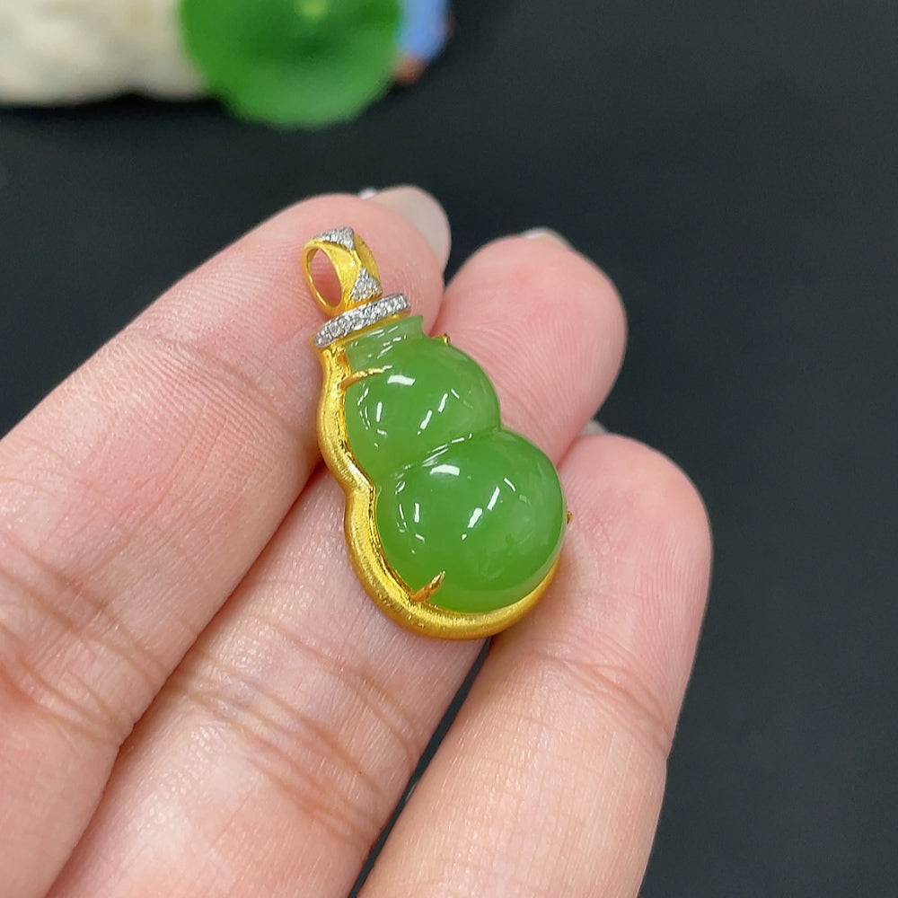 Hetian Jade Jasper Inlaid Pendant Gourd Total Weight Approx. 3.5g 18k with Diamond Accents