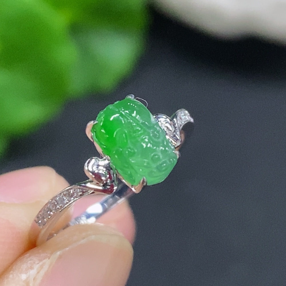 Jadeite Pixiu inlaid ring by HUILIU HQ featuring 18k gold, size 13, with intricate jade and gold design, weighing approximately 1.6g.