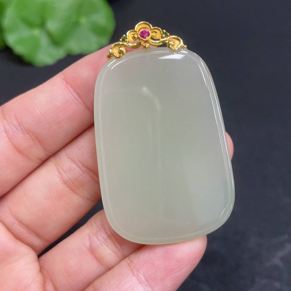 HUILIU HQ Hetian jade pendant with plain design and clasp, showcasing smooth, polished jade stone for elegant jewelry.