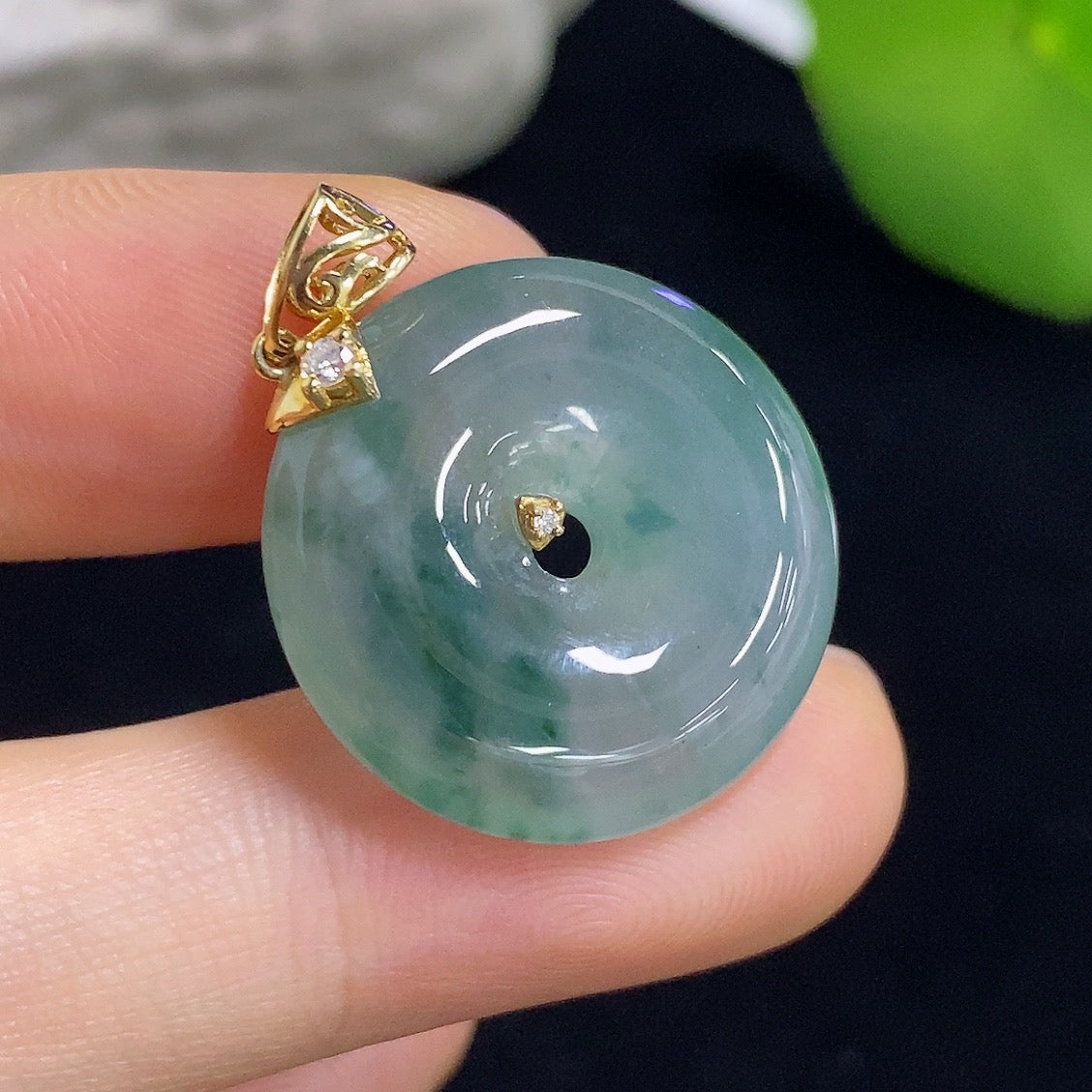 Jadeite Peace Knot pendant in 18k gold with diamond inlay, weighing approximately 5.82g, featuring intricate craftsmanship.