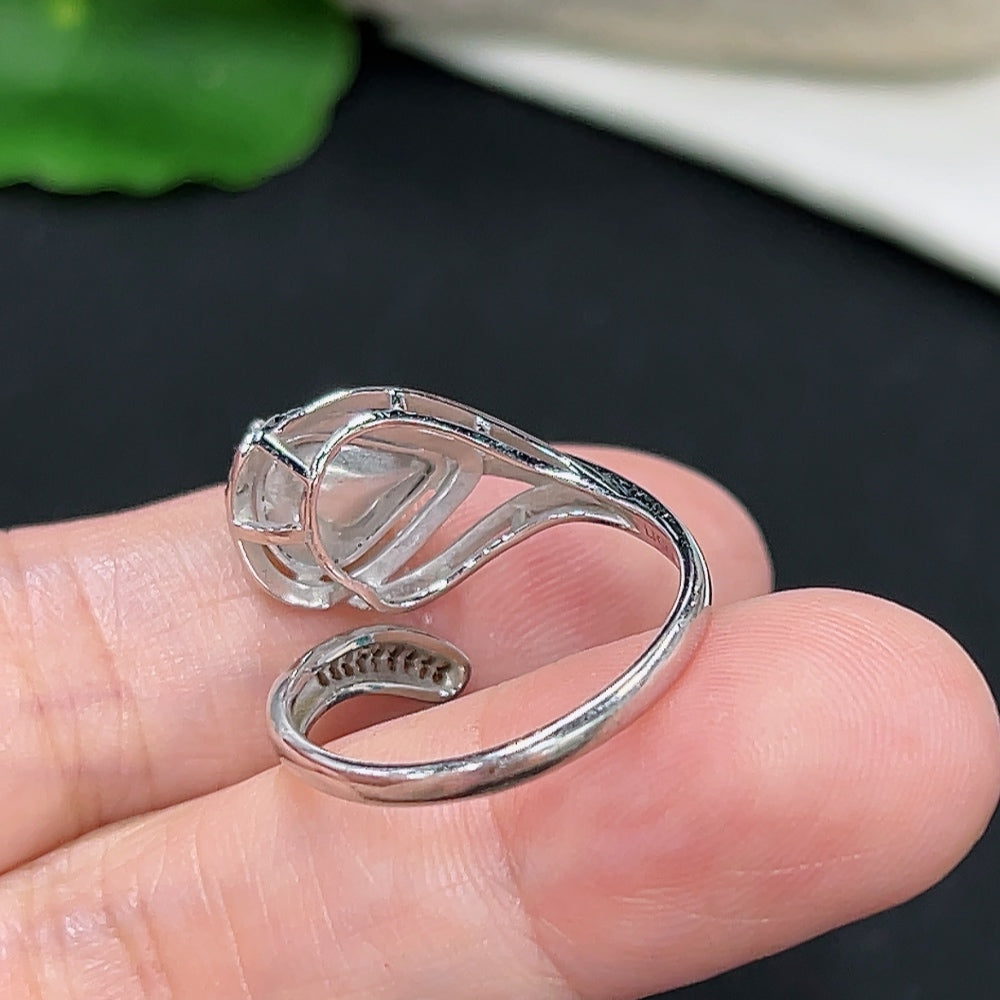 Jadeite inlaid ring18K gold (with diamond accents)