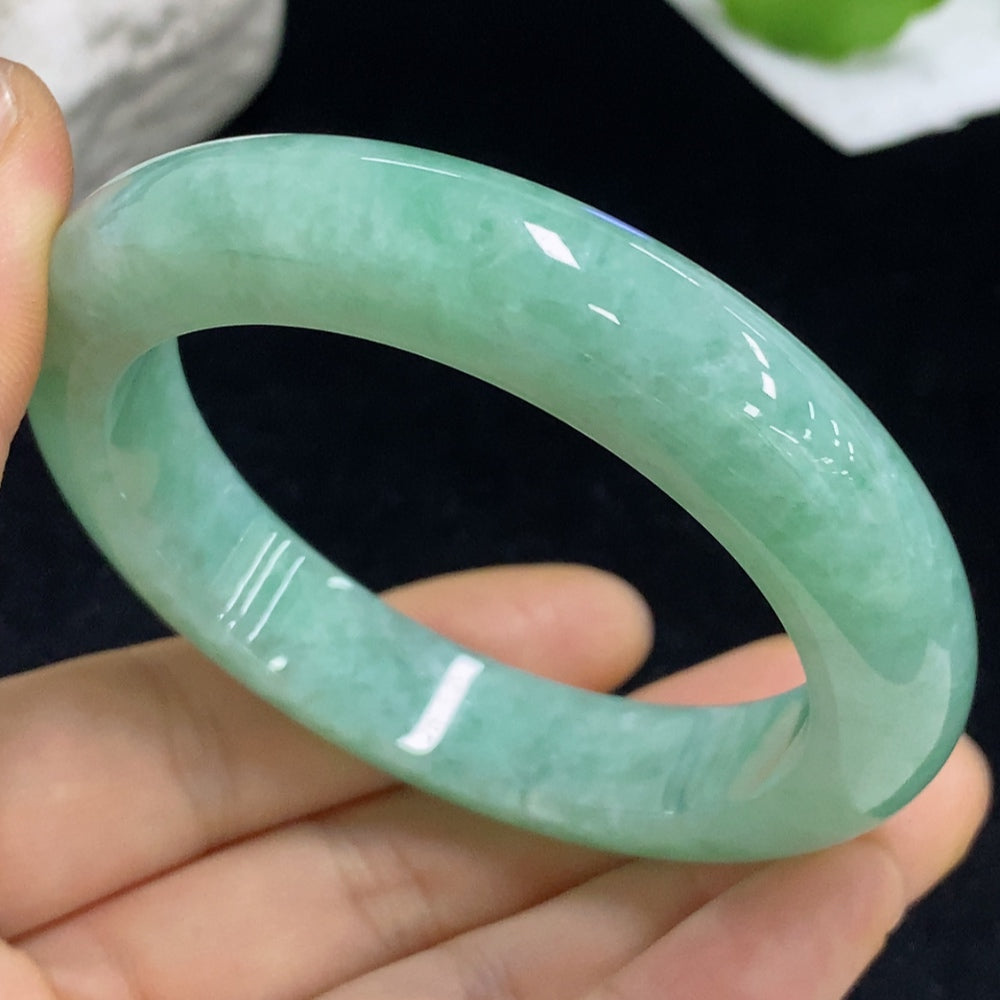 HKHQ jadeite round bracelet in green, weighing approximately 57.71g, size 53, featuring smooth polished jade stones.