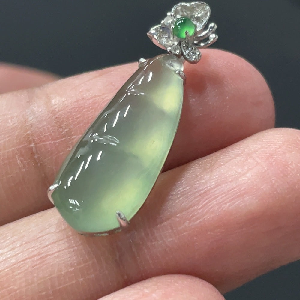 Jadeite Blessing Bean Pendant with 18K Gold and Diamond Accents, Total Weight Approx. 2g