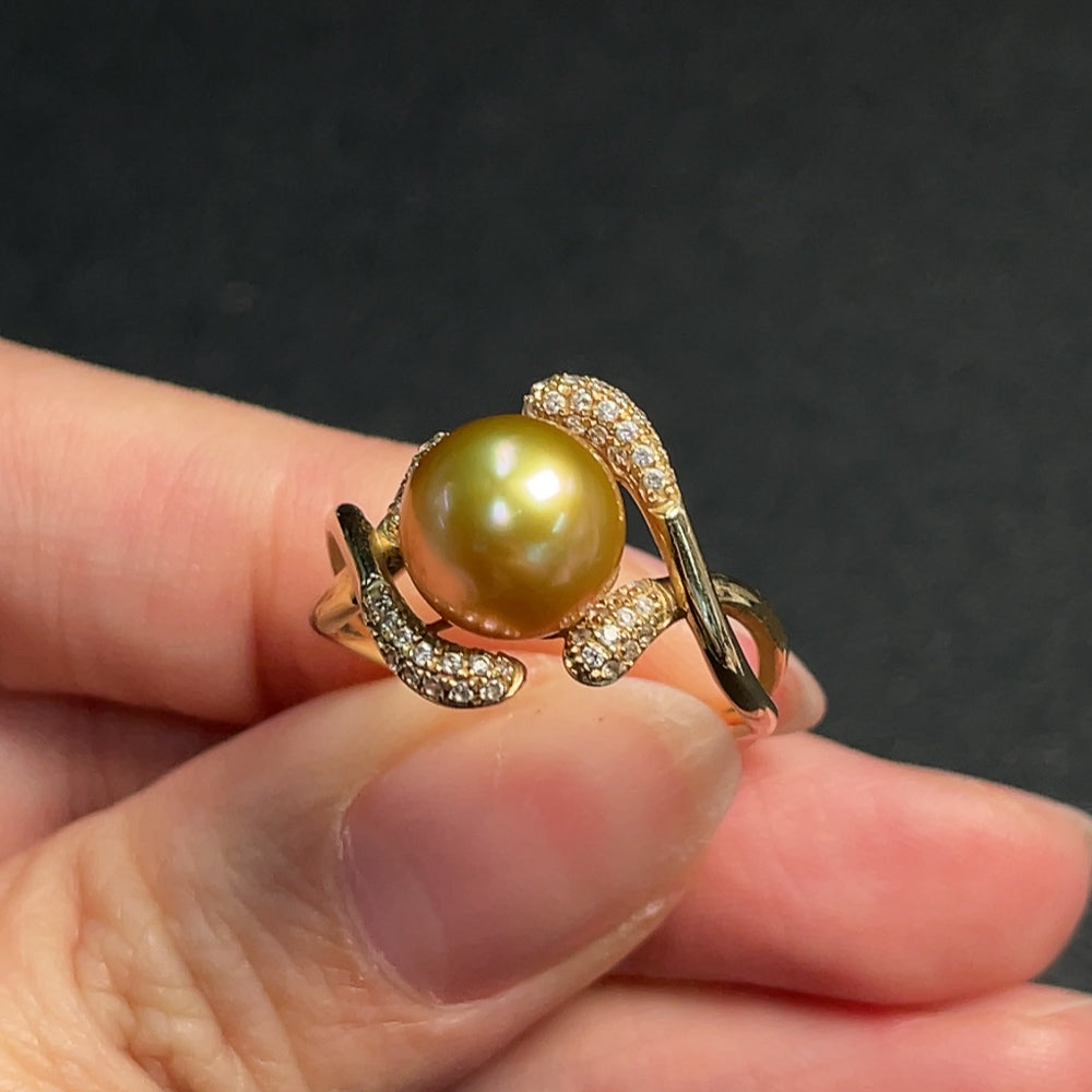HUILIU HQ seawater pearl ring with 8.9mm pearl, gold AU52% band, size 17, weight 3.87g, color origin undetermined.