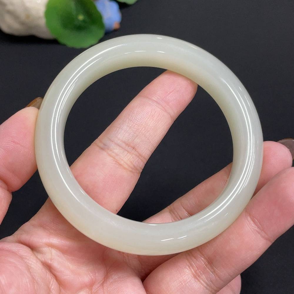 HUILIU HQ Hetian jade round bracelet with a 58.7mm diameter, weighing approximately 61.2g, featuring smooth jade beads.