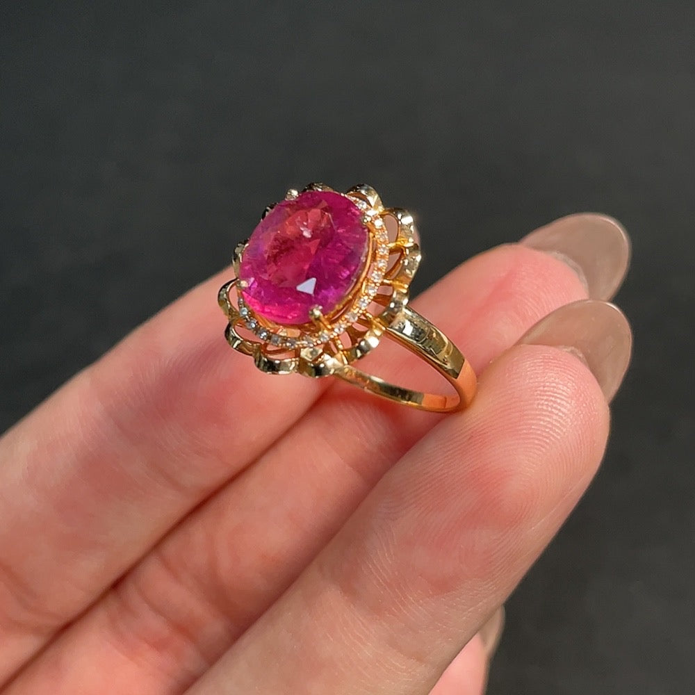 18K gold tourmaline inlaid ring with gemstone details, size 16, weighing approximately 2.46 grams.