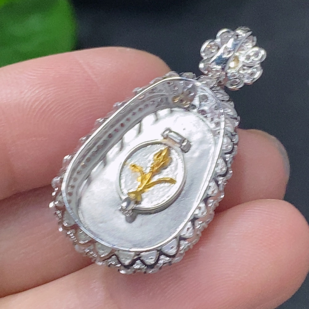 Jadeite Inlaid Ruyi Pendant 18k with Diamond Accent Total Weight Approx. 4.22g