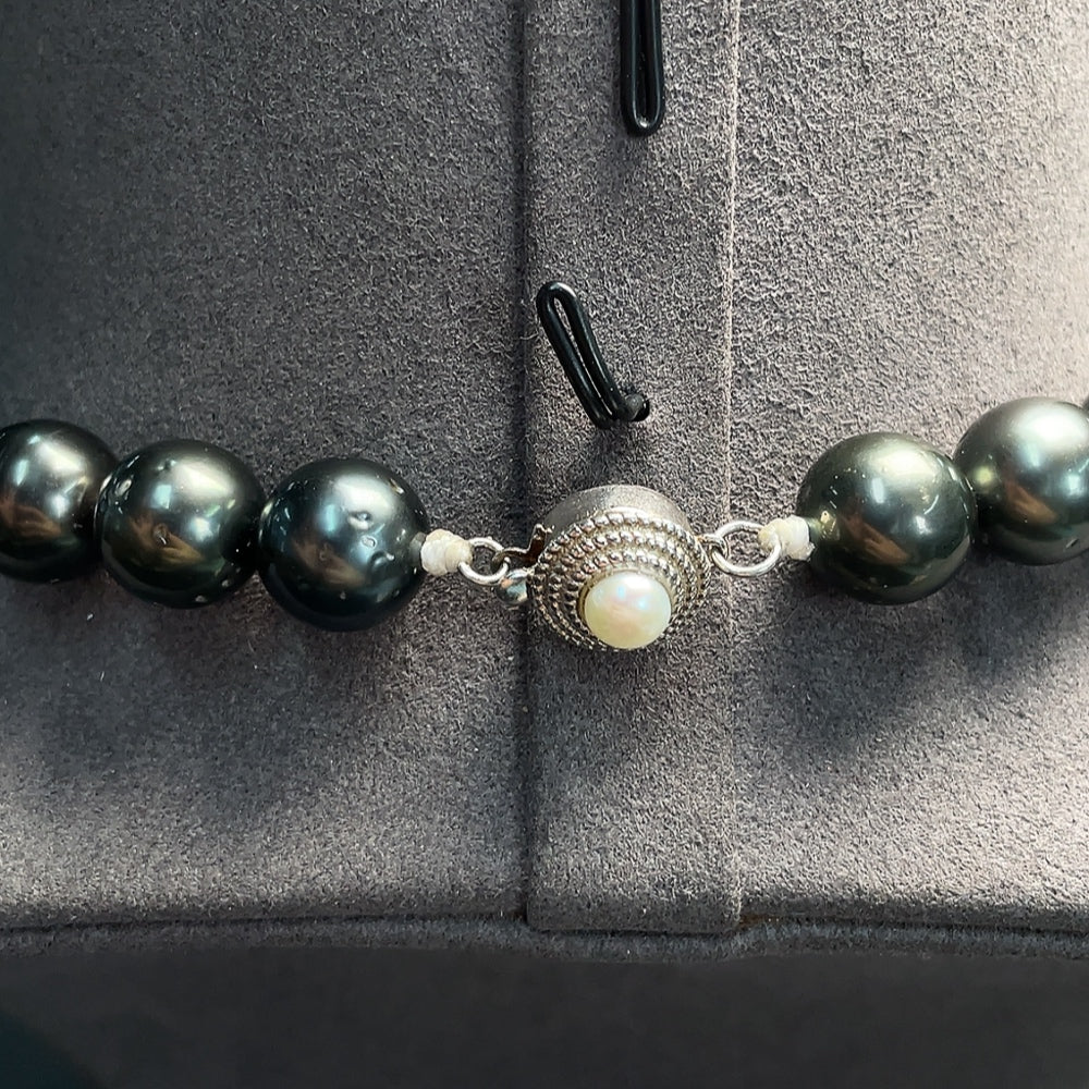 Seawater Pearl Necklace Non-Gold Total Weight Approx. 83.1g Size About 10.9-13.3mm