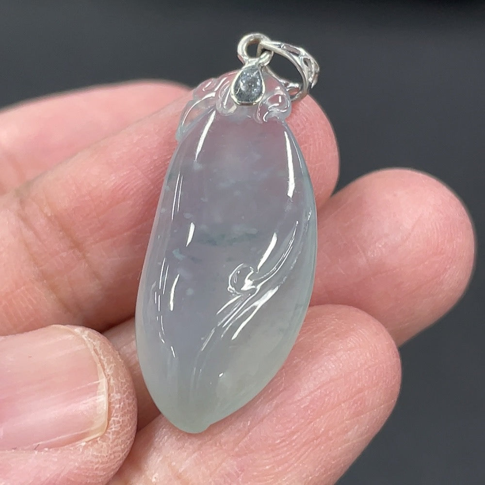 Jadeite Blessed Melon Pendant with 18k Gold Clasp, Total Weight Approx. 4g