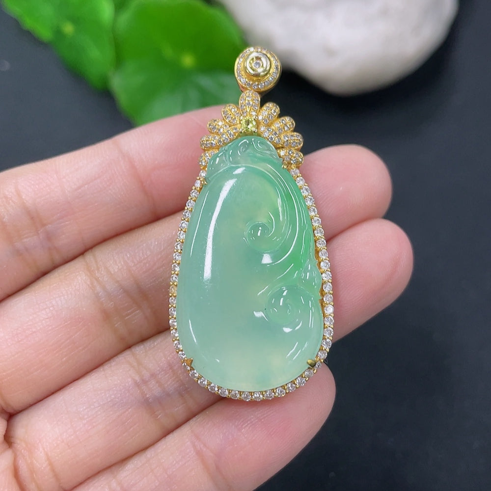 Jadeite Ruyi Inlaid Pendant 18K Gold Total Weight Approx. 10.9g (Colorless Accent Stones Are Diamonds)
