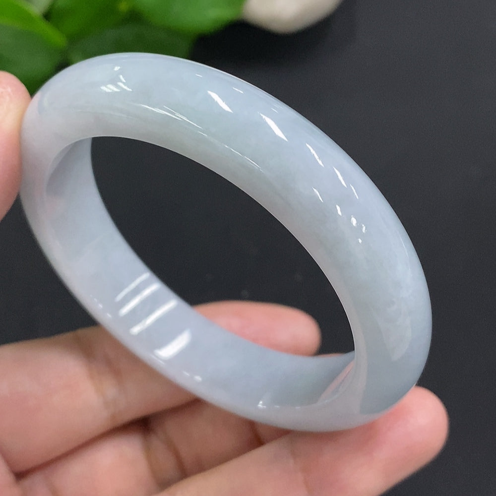 Huiliu Certified Jadeite round bangle showcasing smooth, polished green jade with a glossy finish and elegant circular design.