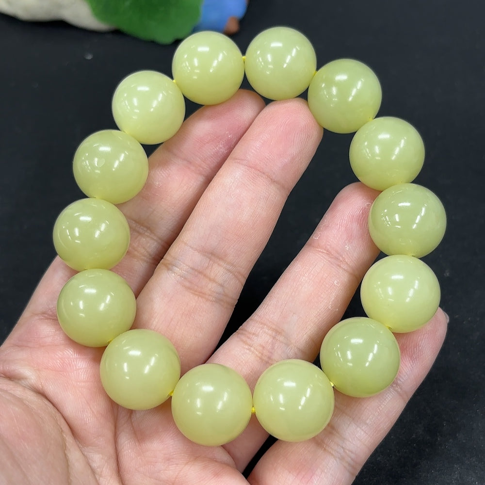 HKHQ Hetian Jade bracelet with 15.9mm beads and 91.4g weight, showcasing smooth, polished green jade stones.