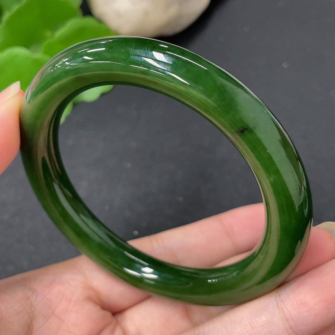 Green Hetian Jade round bangle with smooth surface, size 58.7mm, weighing approximately 56.9g, crafted by HKHQ.