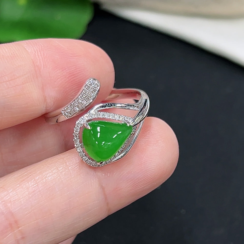 Jadeite inlaid ring18K gold (with diamond accents)