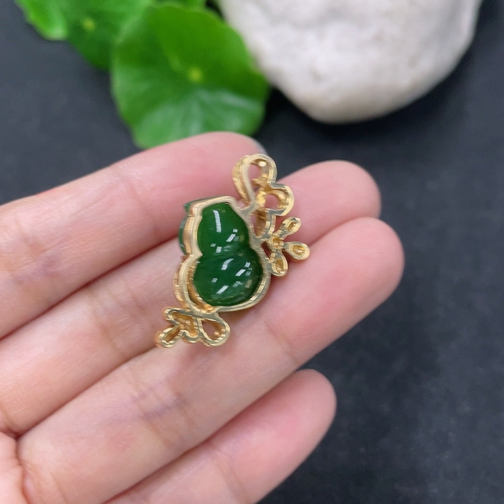 Jadeite Inlaid Calabash Pendant 18k with Diamond, Total Weight Approx. 5.43g