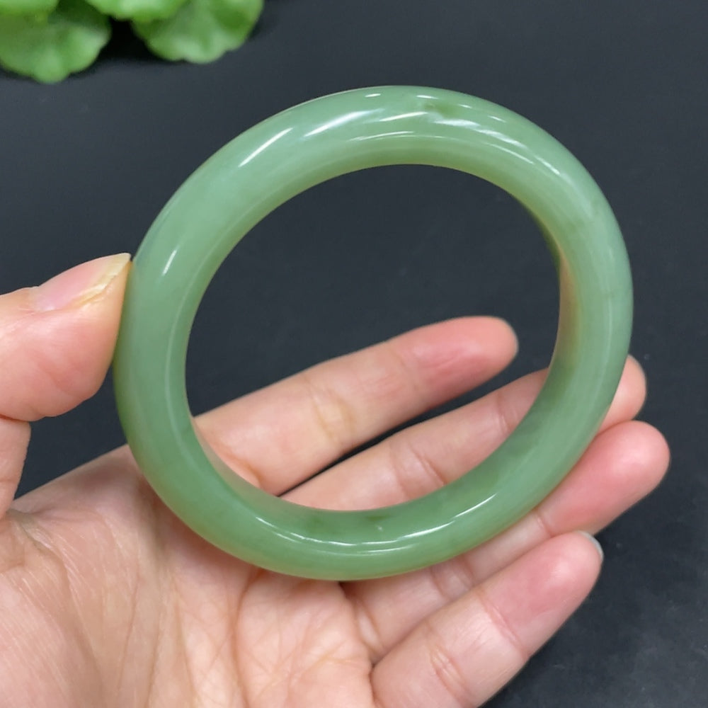 Hetian jade round bracelet by HUILIU HQ with a 56.8mm size and 50.3g weight, featuring smooth, polished jade beads.