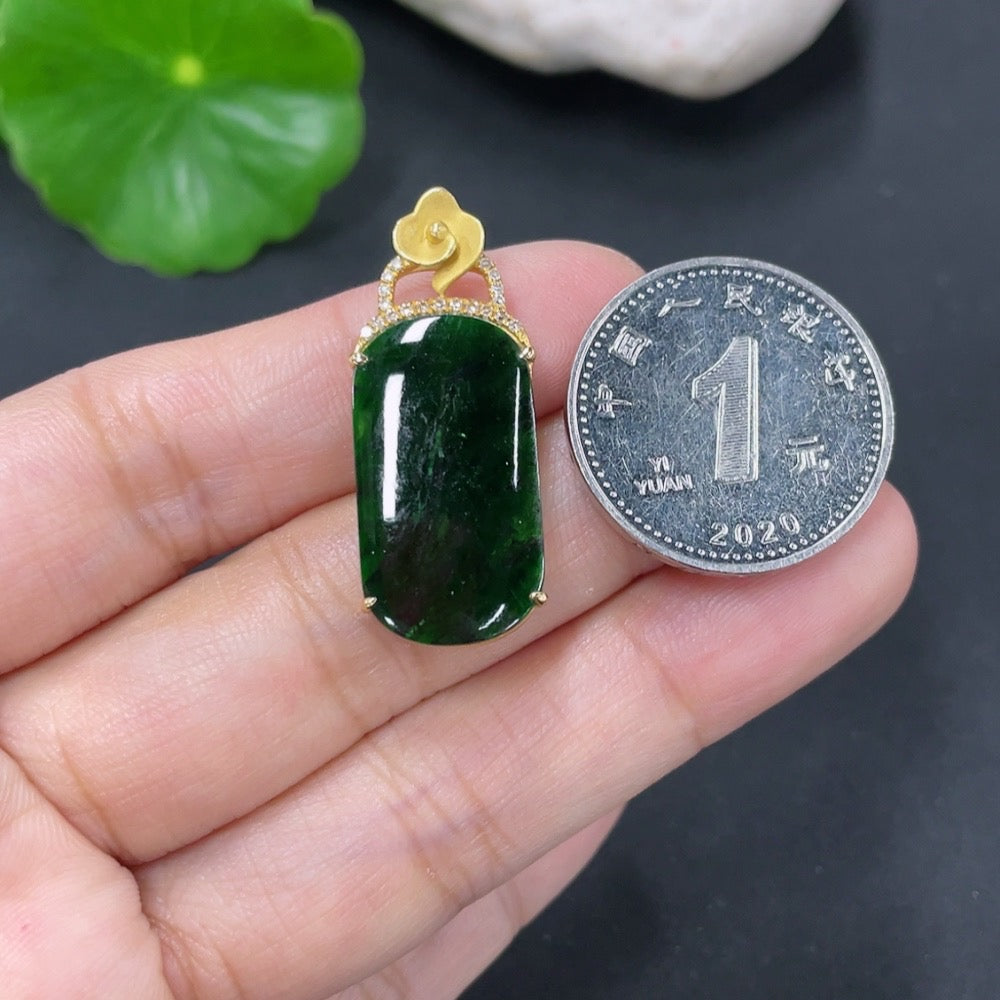 Jadeite Plain Pendant with 18k Gold and Diamond Accents, Total Weight Approximately 2.38g, Contains Other Mineral Components