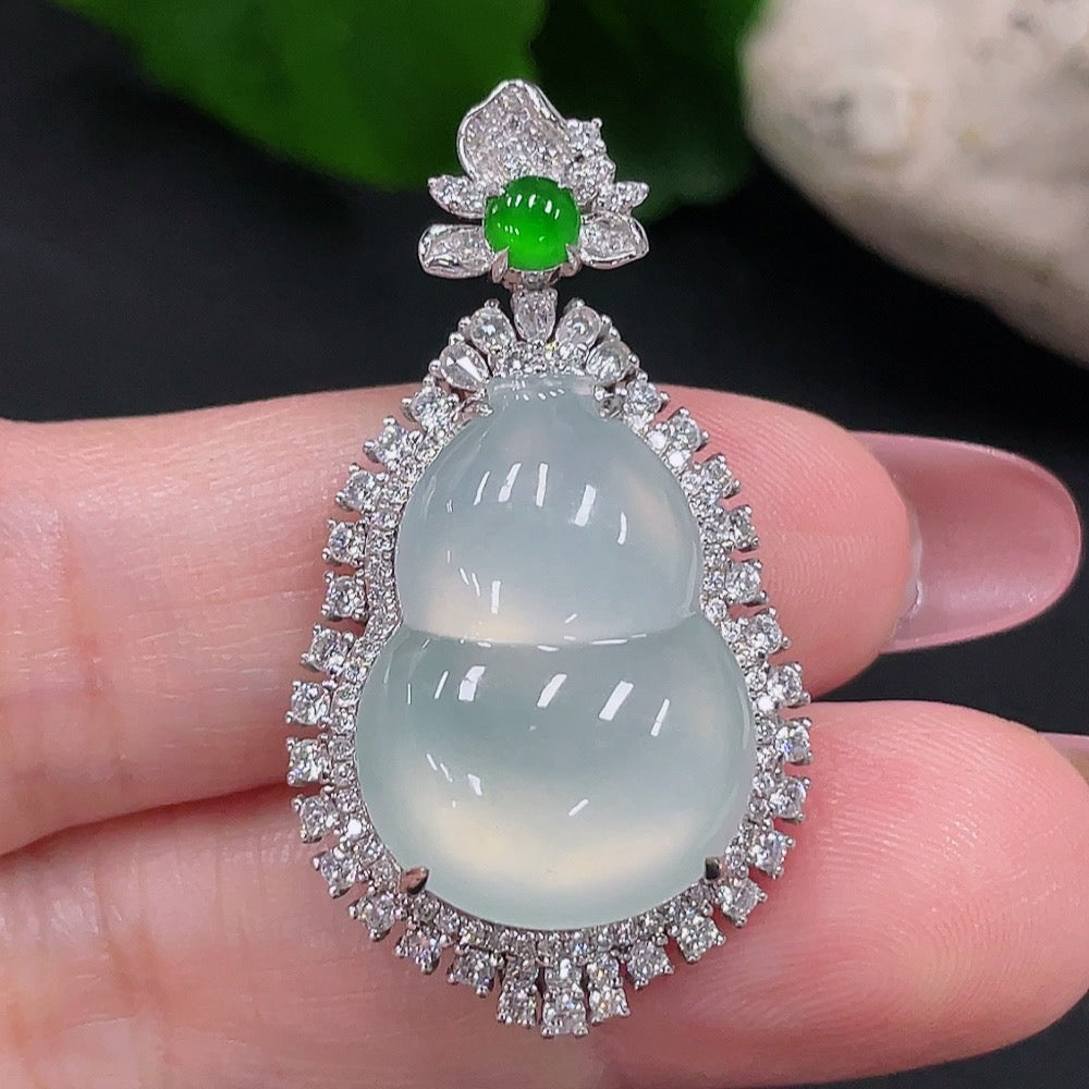 Jadeite Gourd Inlaid Pendant 18K Gold Total Weight Approx. 8.2g (With Diamond Accents)
