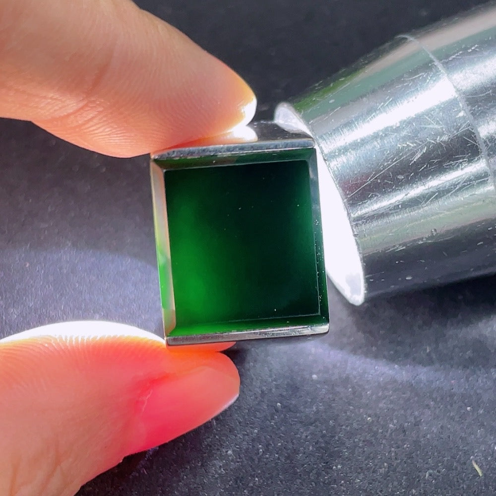Jadeite Inlaid Ring 18k Size 17 Total Weight Approx. 8.66g