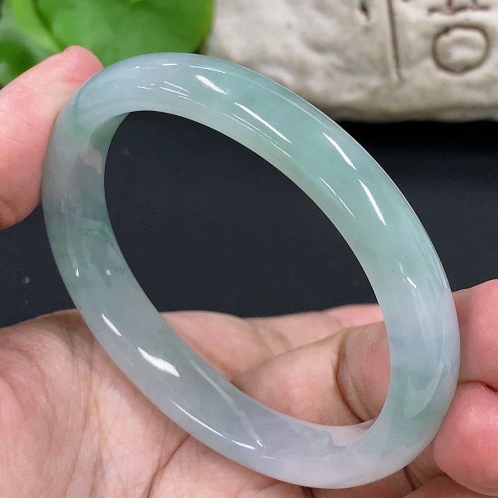 HKHQ Jadeite Concubine Bracelet showing smooth green jadeite beads with adjustable size, weighing approximately 32.7g.