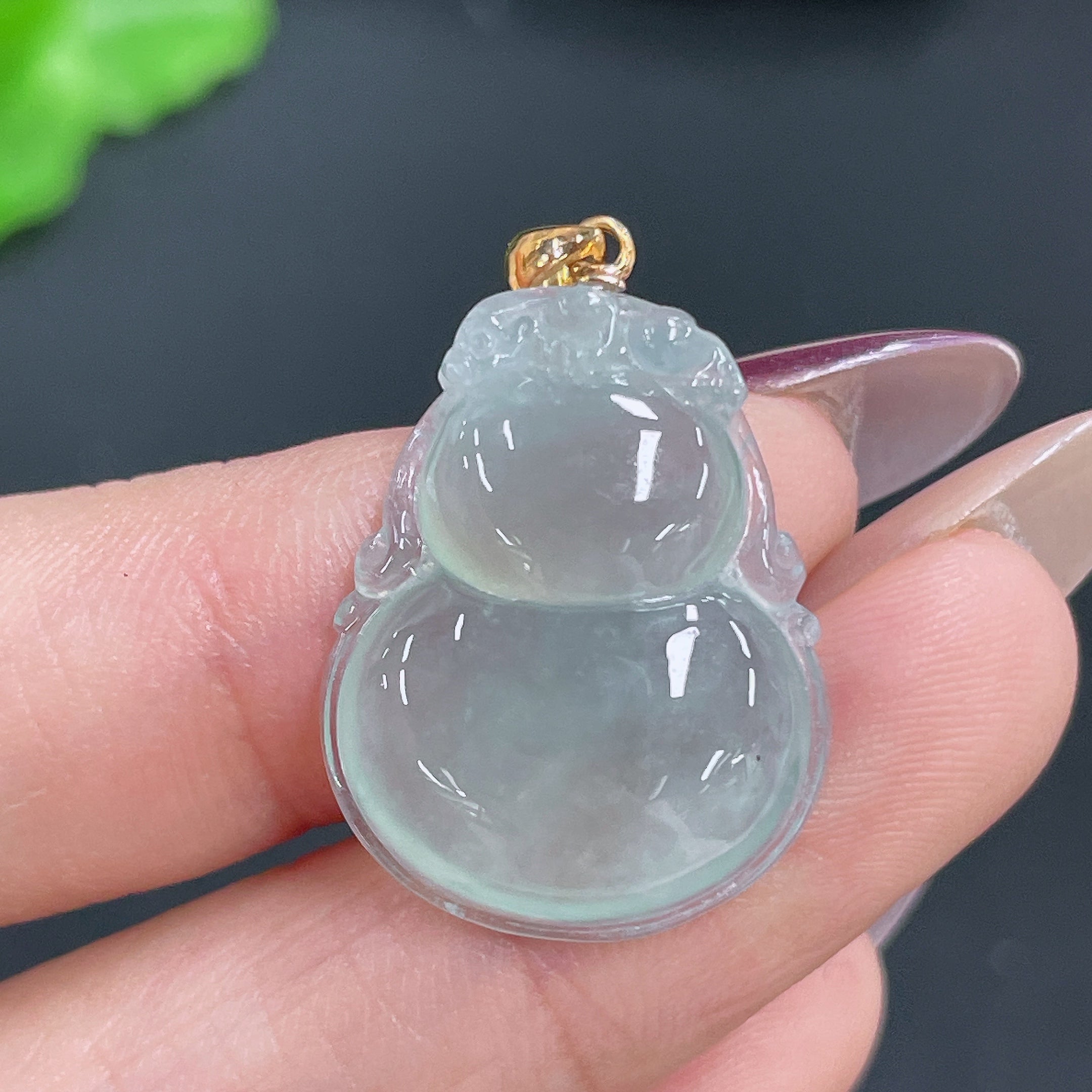 Jadeite Pendant Gourd with 18k Bail Total Weight Approx. 3.94g