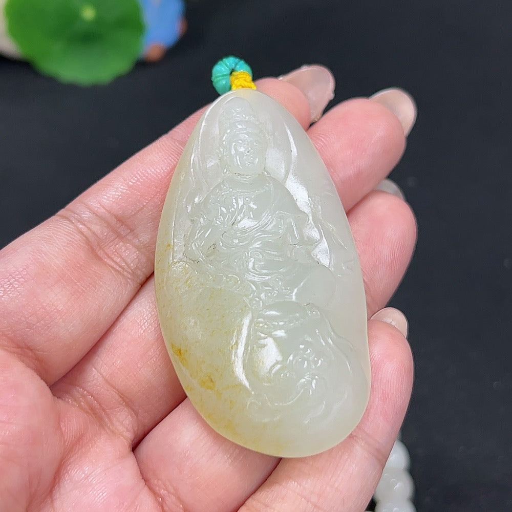 Hetian Jade Pendant of Samantabhadra Bodhisattva [Total weight approx. 105.8g (including chain)] [Undetermined origin of skin color] [Matching beads not Hetian Jade]