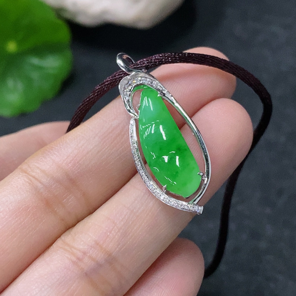 Jadeite Inlaid Lucky Bean Pendant No Mark Surface Gold Content Au75% Diamond Accent Total Weight Approx. 3.87g with Rope