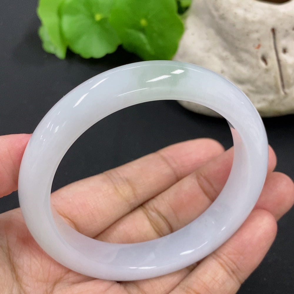 HKHQ jadeite round bracelet weighing 53.57g with a size of 55.7, featuring smooth, polished jadeite beads.