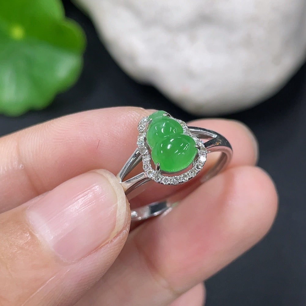Jadeite Gourd Inlaid Ring 18k Gold Inlaid with Diamond Size 16.5 Total Weight Approx. 2.31g