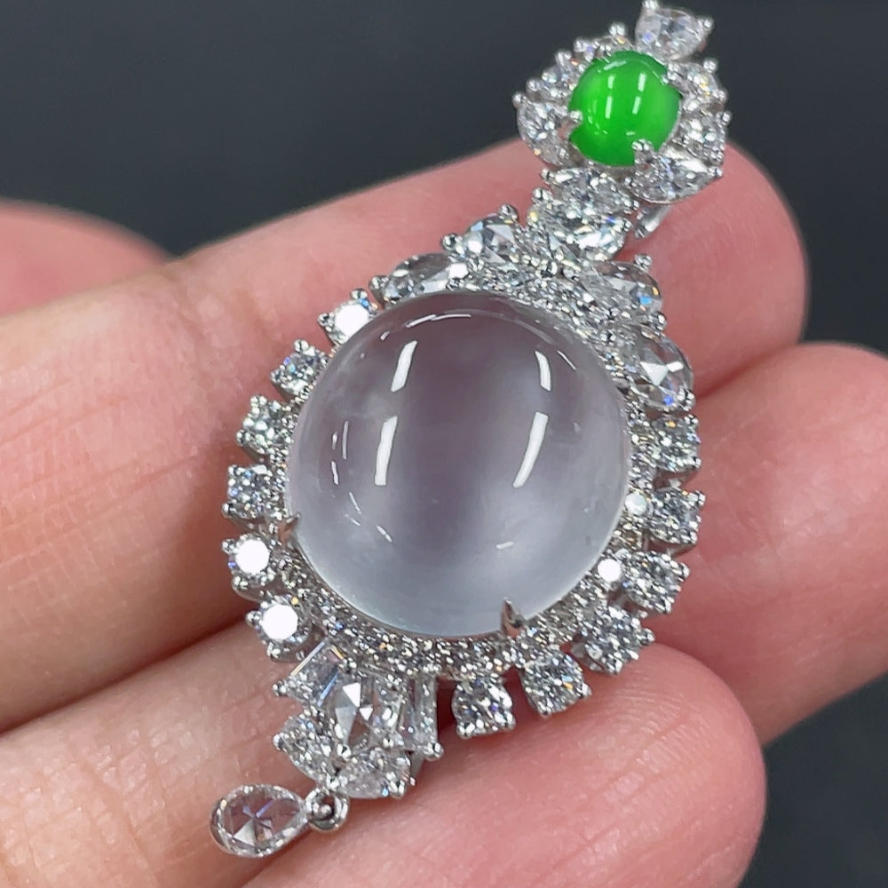 Jadeite Cabochon Pendant, 18K Gold Setting with Diamond Accents, Total Weight Approx. 6.4g