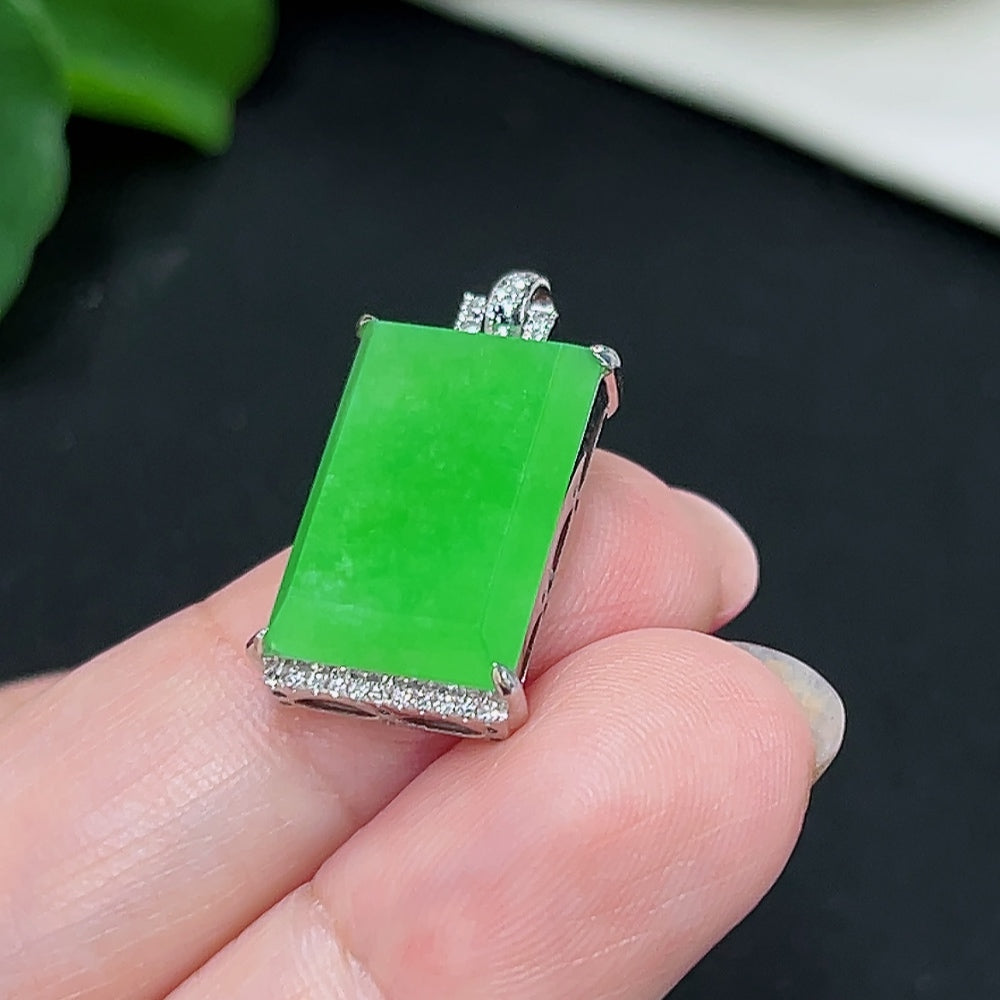 Jadeite pendant with 18k diamond accents, plain design, weighing approx. 3.4g, featuring a smooth, polished jade gemstone.